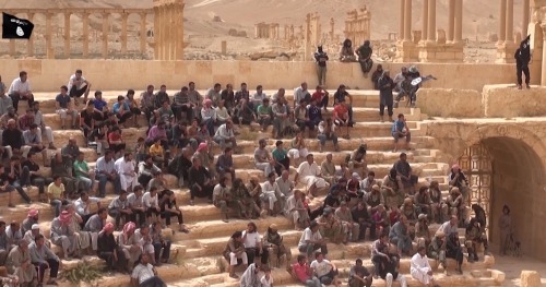 pucks-and-trucks: fnhfal:  Islamic state mass execution in the Roman city of Palmyra.  Then Russians