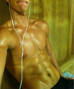 2hot2bstr8:  what i would GIVE to be in that sauna with him…..omggggg the things i’d do. so sexy dude!!!!!!!!!!!!♥♥♥♥♥  Omg me to.
