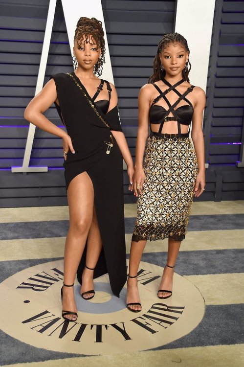 Chloe and Halle Bailey in Versace at the 2019 Vanity Fair Oscar Party