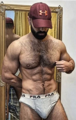 wvwoodybear: Pecs and fur.