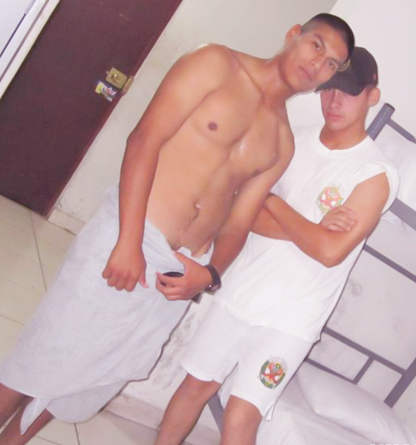 peruchosexyhot1:  Cachaquitos peruanos… ¡qué delicia! (20)Míralos todos aqui:http://peruchosexyhot1.tumblr.com/tagged/milicosperuanoshttp://peruchosexyhot1.tumblr.com/tagged/cachaquitos