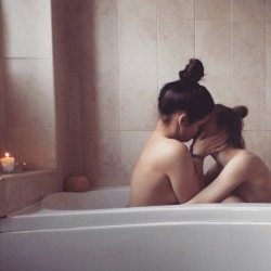 olive-you-beautiful:  valentines day bath time rain-upon-the-rooftop