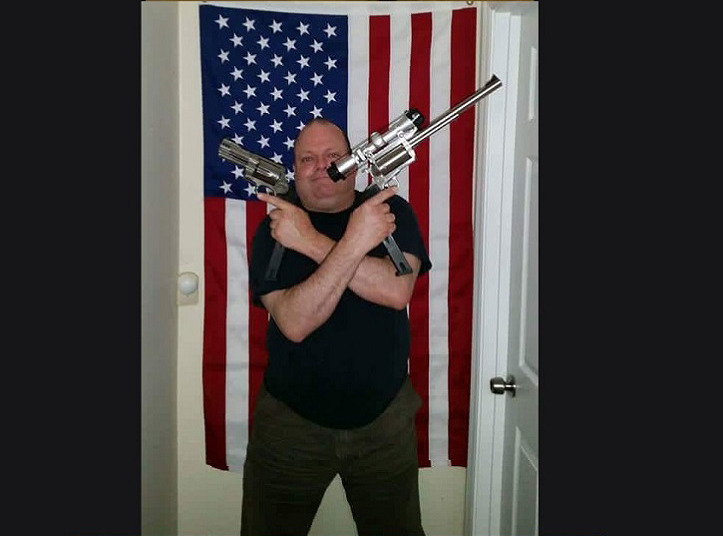 letthegaycommence: catchymemes:     When guns aren’t terrifying they are some of