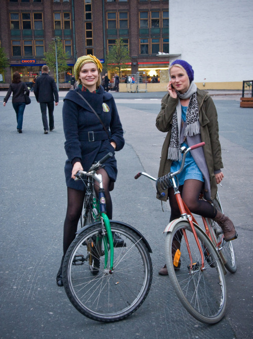 Helsinki Cycle Chic Photo Shoot (by Mikael Colville-Andersen)