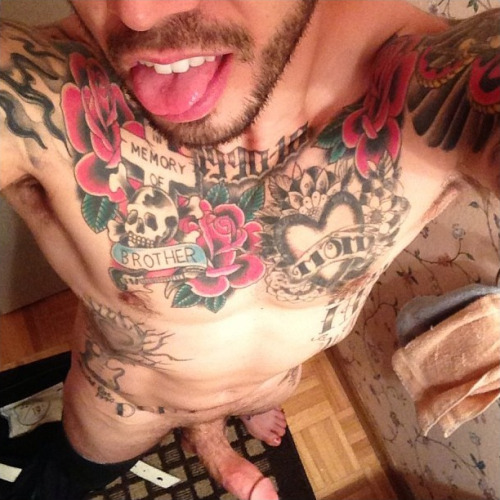 bbincumming2:  str8guysre-z:  I might be in love.  http://bbincumming2.tumblr.com/tagged/tattoo  Alex Minsky shows his wood! A new career ahead? 