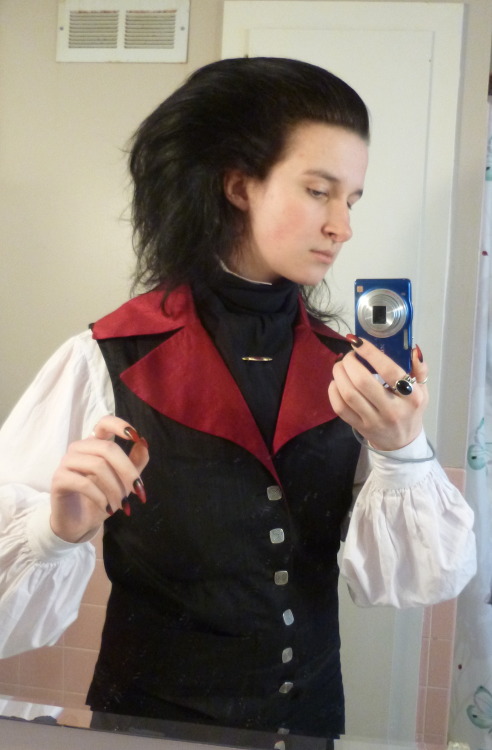 @silver-and-stardust gave me a beautiful cravat pin for my birthday last year and I’m finally wearin
