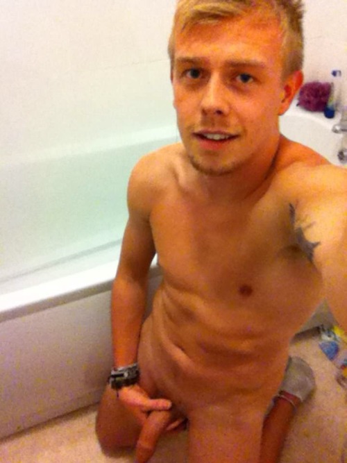 straightpoflads:  The sexiest POF LaD yet (in my opinion) Matty, 21 For more POF LaDs click here 