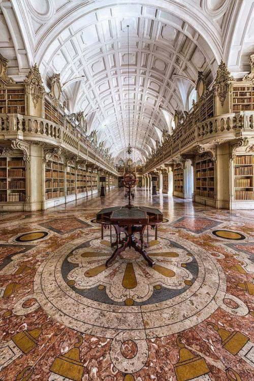 ancientorigins:The Library of Mafra National Palace, Portugal