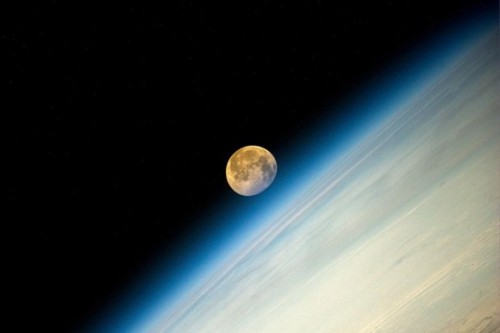 XXX distant-traveller:   The “supermoon” photo