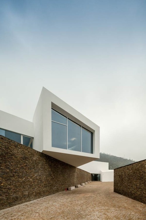 Architecture by Alvaro Andrade / photography by Joao Morgado. (via Photographies d’architectur