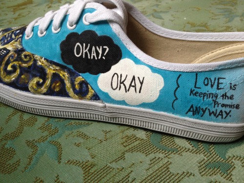 aroundtheworldinabluebox: detectivesanddoctors: heliumtaxihometome: The coolest pair of shoes I&rsqu