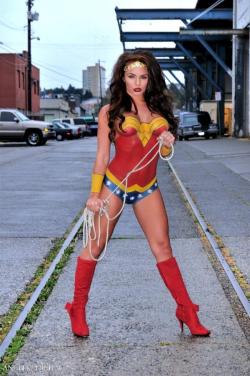 nerdybodypaint:  Wonder Woman body paint