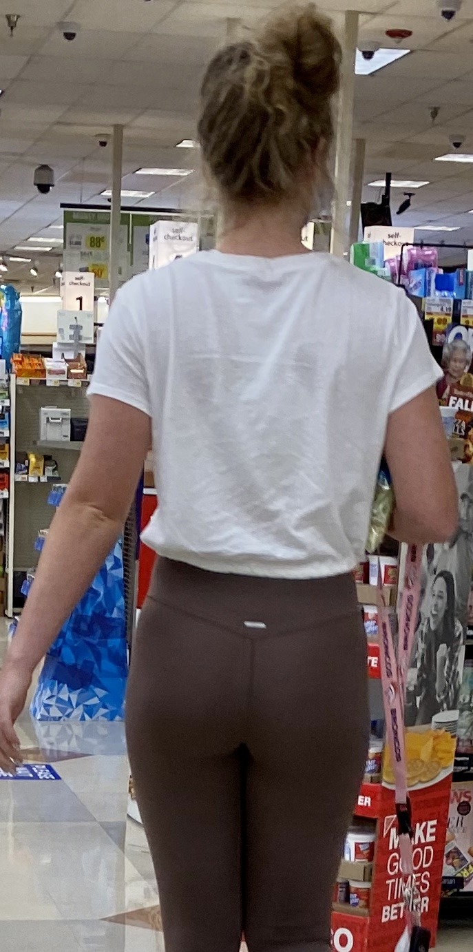 Candid sexy ass in cotton pants