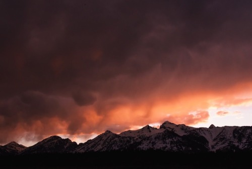 Sunset in the Tetons. @zeisenhauer