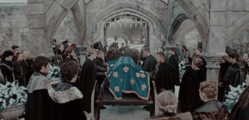 princess-of-france:lydiasvoices:Reign: Season 1 and 2 (2013-2015).We are royals. We have the power t