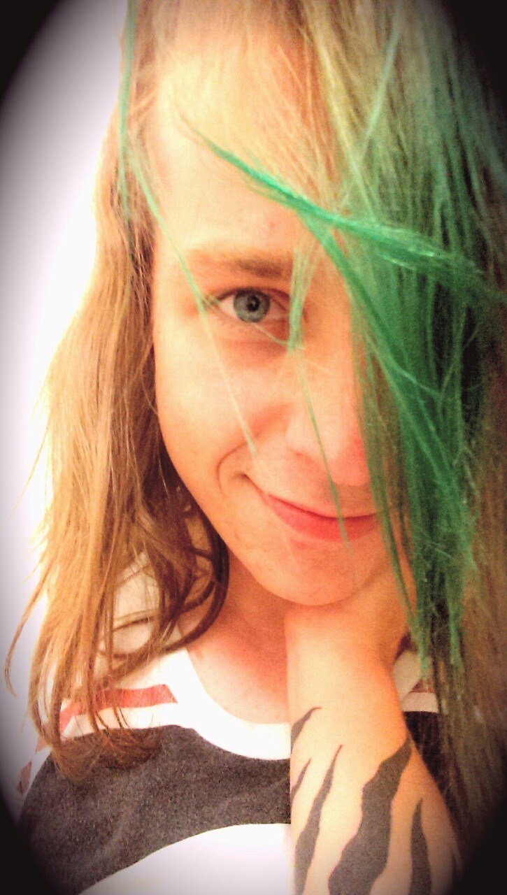 tarynxoelizabeth:  I was really stoned when I took these lol 