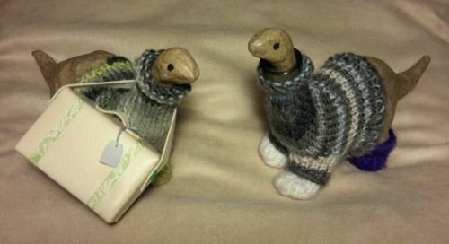 iamtinydinosaur: Today it is time that dinosaur friend wants to travel and is looking for a new home