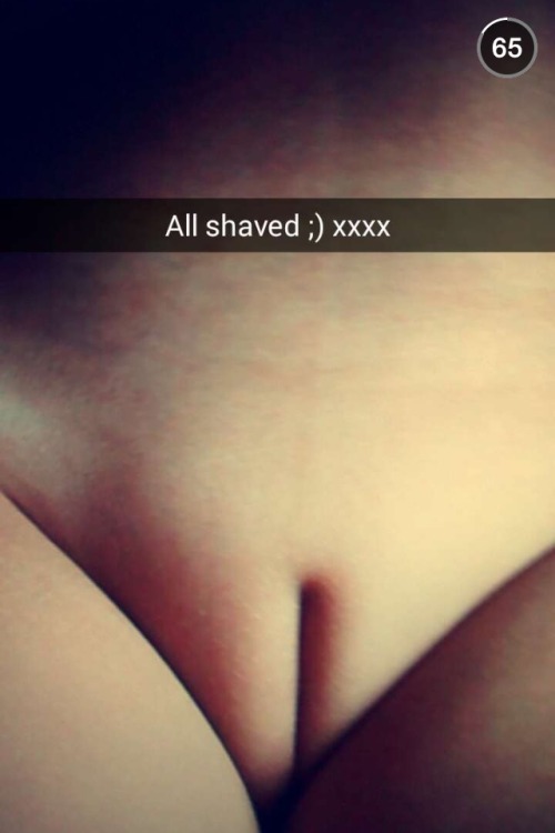 sexyteen-submissions:  Love a nice a shaved girl ;) Beyond sexy