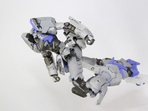 ani-plamo:  1/144 HGUC Sinanju  THE ARBITER Customby dorklord  