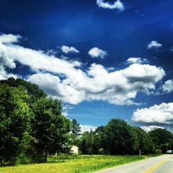 bzq12:  it was a nice day :) #pretty #day #sky #clouds #southcarolina #country #road #nature #beauty #photography 