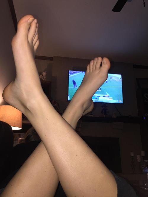 where-the-toes-are:Princess Pretty Feet Where the TOES are. 