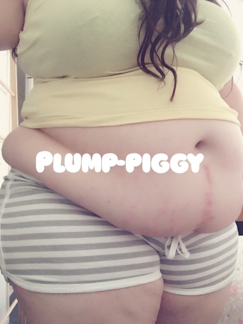 Porn photo plump-piggy:  Hip rolls and belly hang 💛💛