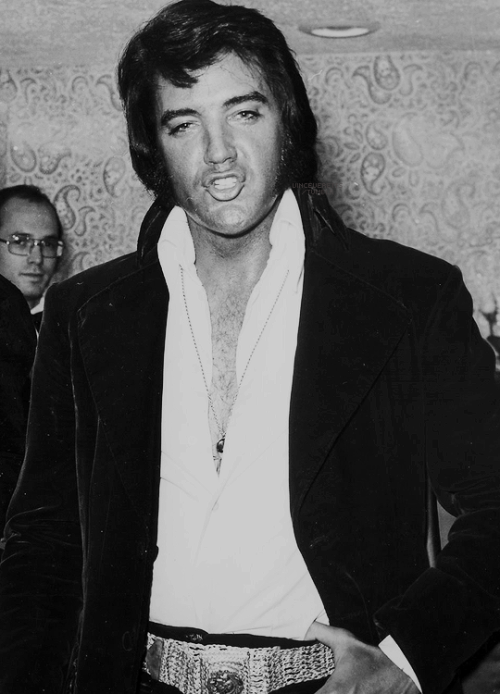 Elvis backstage at the Riviera Hotel in Las Vegas, May 25, 1972.