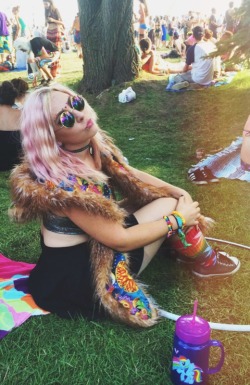 l0t-us:  ~• feelin like a funky fox at the Tripolee stage •~