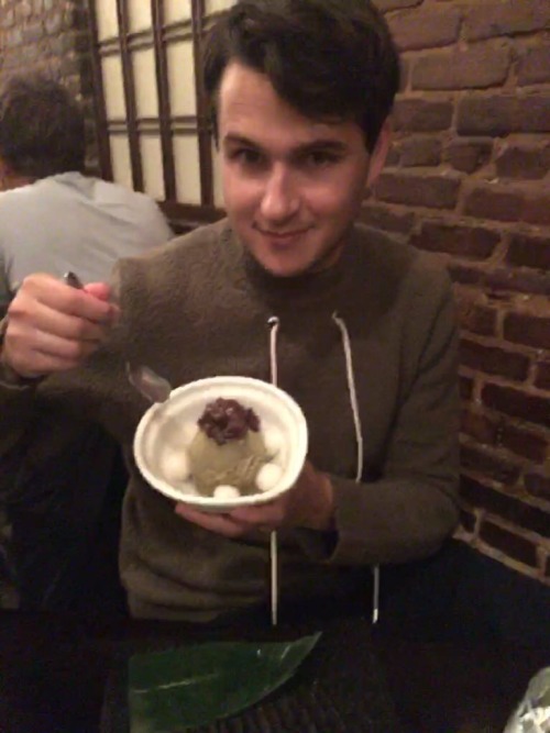 vampire-ezra: “@Miikesnow: matching ice cream and pullover combination for fashion week”