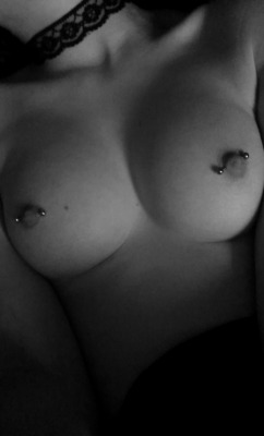 sexand-sausagerolls:  topless tuesday  