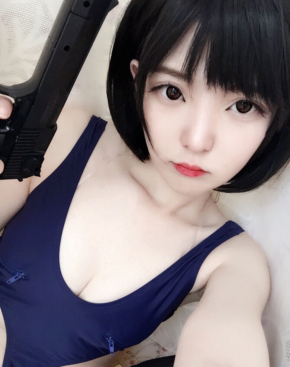 selfie oppai japan