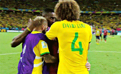 piqueque:  David Luiz, Daniel Alves and James Rodriguez after the match. 