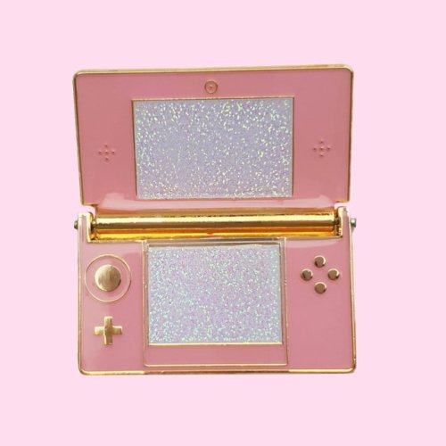 retrogamingblog: Nintendo Handheld Pins made by CosmicMermaid