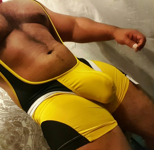 Handsome, sexy looking man and with an eye catching bulge - WOOF