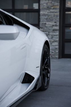 luxeware:  Lamborghini Huracan