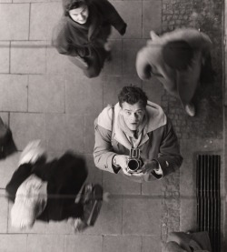 wehadfacesthen:  Self-portrait with camera, 1950, photo by Peter Keetman via inneroptics 