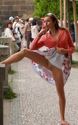 publicvoyeurism:  Upskirt Unlimited