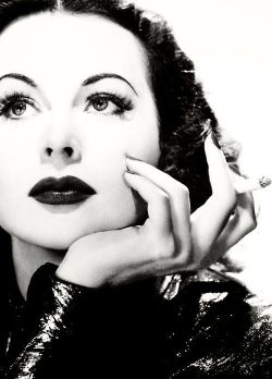 diverso-blog:  Hedy Lamarr. Image via Pinterest