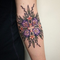 fuckyeahtattoos:   violet/floral mandala