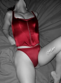 sassysexymilf:  L: @ok411 happy lingerie