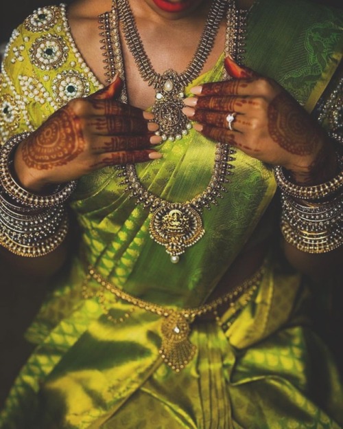 Green has always been my favourite colour, and this bride rocked green graciously @soozanapvan #Pira