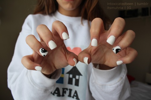 h0lllister:  itsmuhria:  yay for yin yang nails :D IG: quality & personal  (via TumbleOn )