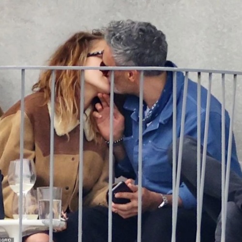 Rita Ora/Taika Waititi/Tessa Thompson??????? HELLO???