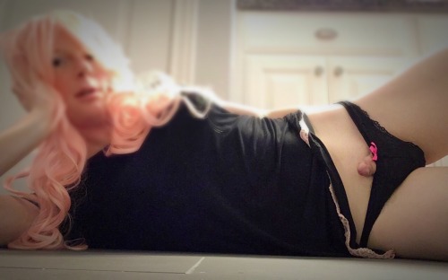 garterbeltandpanties: (via Let’s go to bed..)
