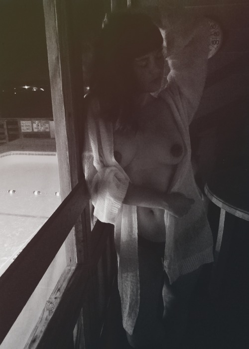 adventurestarved: Hubby was taking photos of me by the light of the pool last night