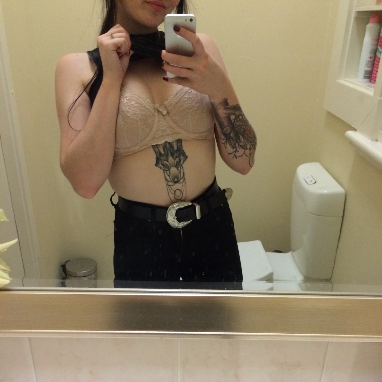 nymphfaun:  tiddies out @ work 