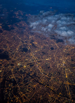 fuckyeahairplaness:  Paris by Night (by Peter