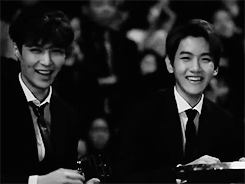  Baekhyun&rsquo;s dance tradition in MAMA 2013 &amp; 2014 (~￣▽￣)~