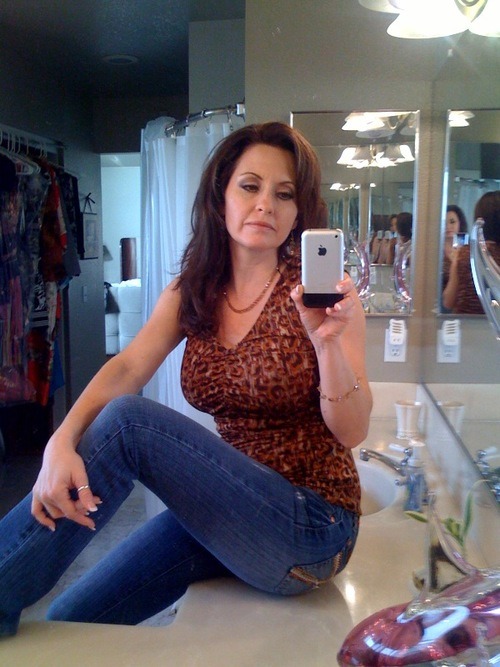 normalnaked:  justlightfun:  A milf  Very nice selfies!