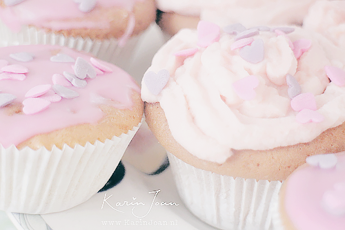 nigai:  cupcakes with heart sprinkles (x) // do not remove credit